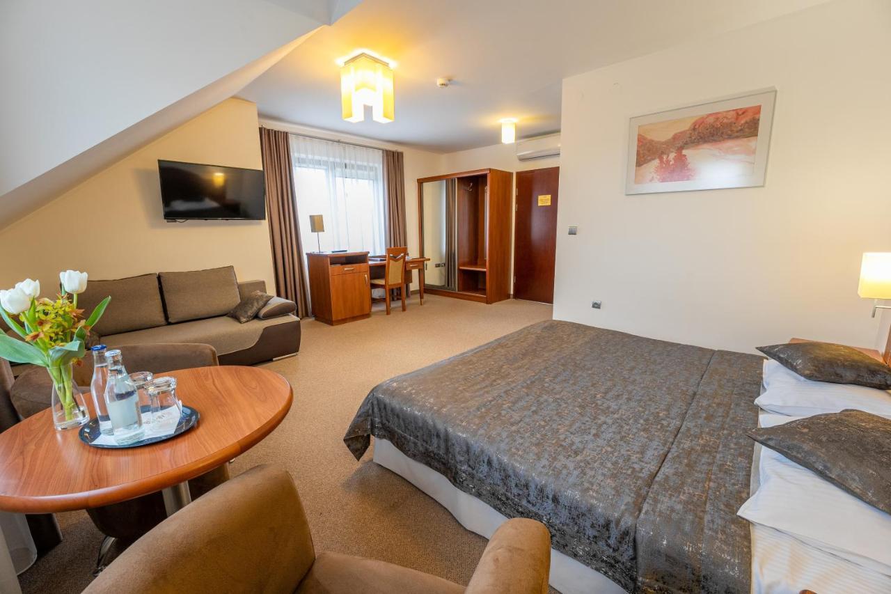 Hotel Szelcow Lesko Eksteriør billede