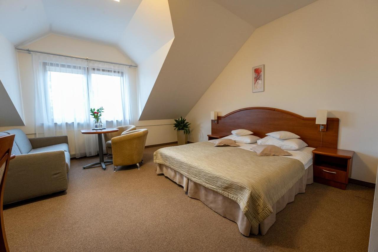 Hotel Szelcow Lesko Eksteriør billede