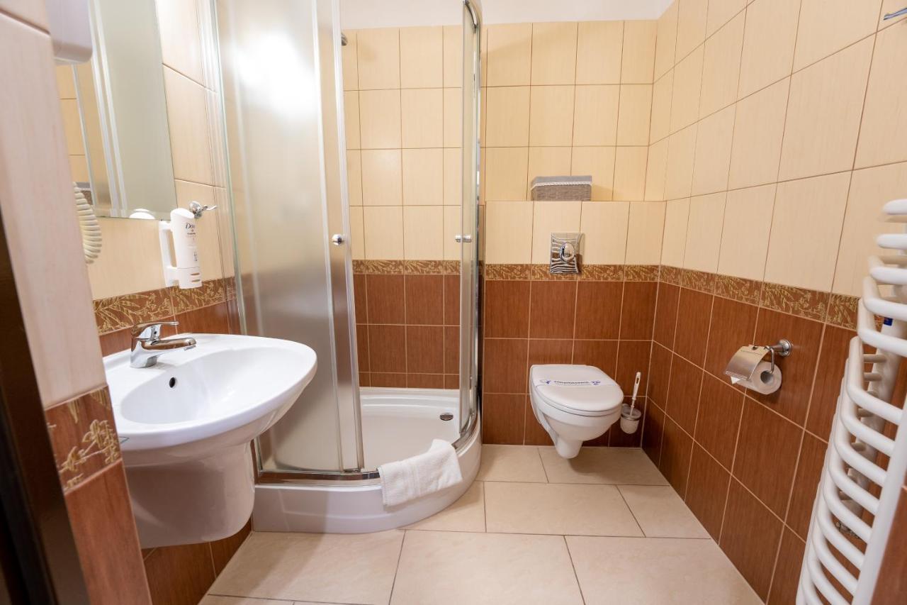 Hotel Szelcow Lesko Eksteriør billede