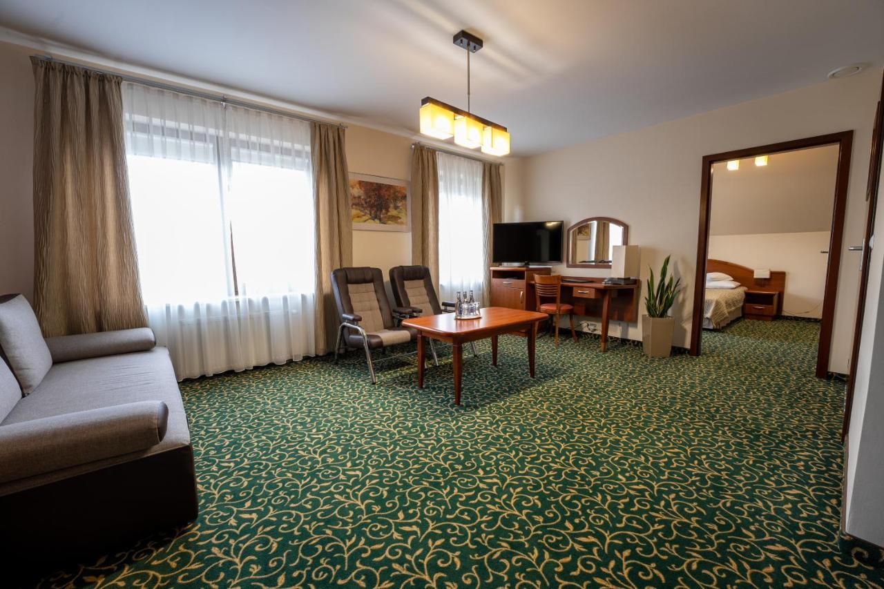 Hotel Szelcow Lesko Eksteriør billede