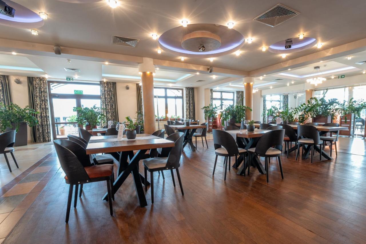 Hotel Szelcow Lesko Eksteriør billede