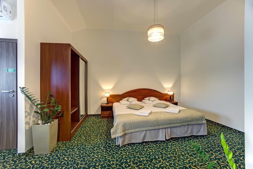 Hotel Szelcow Lesko Eksteriør billede