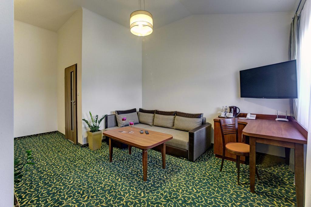 Hotel Szelcow Lesko Eksteriør billede