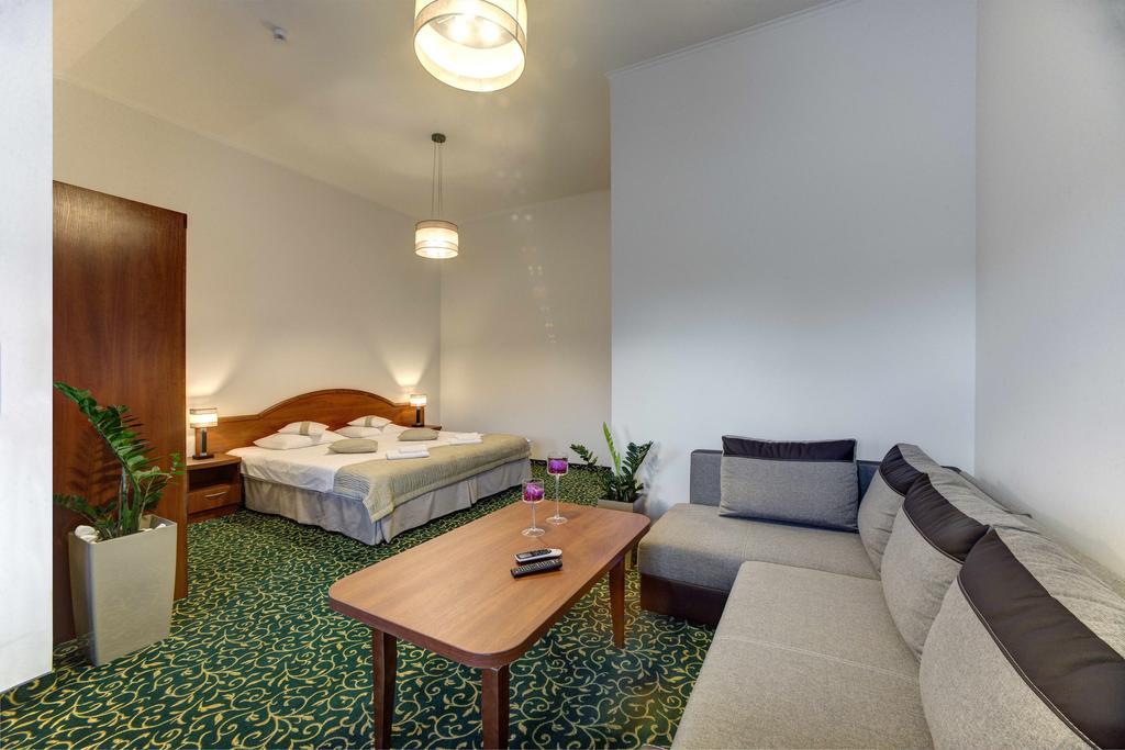 Hotel Szelcow Lesko Eksteriør billede