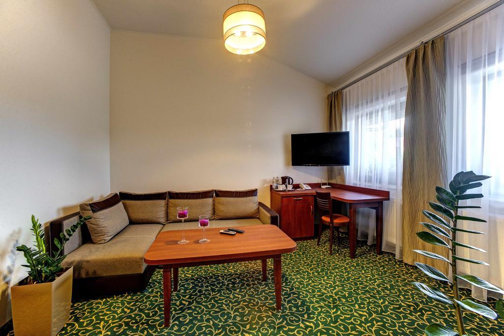 Hotel Szelcow Lesko Eksteriør billede
